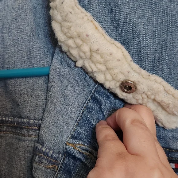 Tommy Hilfiger Blue Denim Jacket Classic Style - Picture 4 of 6